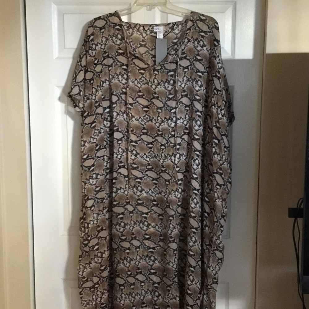 Boho Snake-Print Maxi Dress in Beige
Sheer, swimsuit cover
